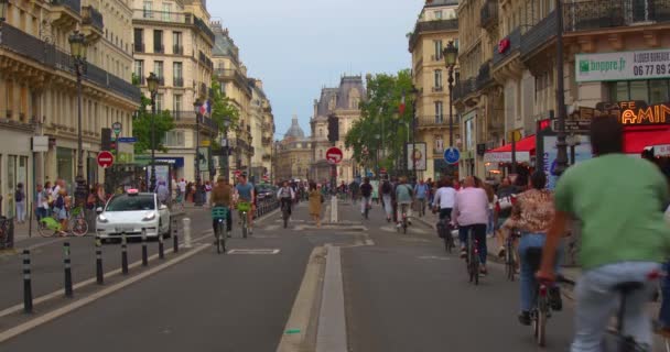 2023年6月19日 里沃利街 Rue Rivoli 是巴黎最长和最有名的街道之一 从协和广场 Place Concorde 向东方自然延伸的香蕉丽舍大道 Champs — 图库视频影像