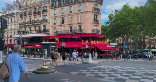 París Francia Julio 2023 Toma Una Típica Entrada Restaurante Decorada — Vídeo de stock