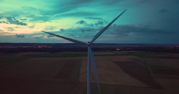 Turbinele Eoliene Vedere Aeriană Generează Energie Regenerabilă Timp Noapte Siluete — Videoclip de stoc