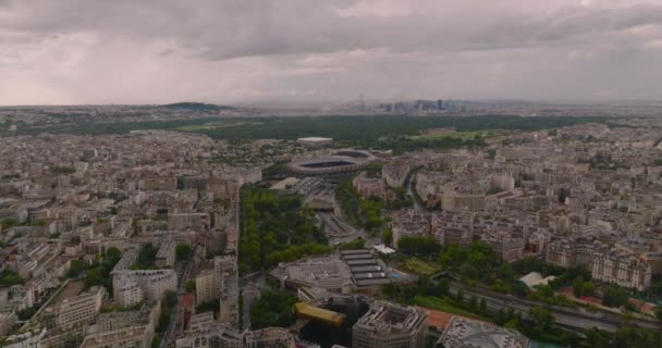 Luftdrohne Entfernten Sonnenuntergang Seine Brücke Verkehr Autos Fahren Paris Sehenswürdigkeiten — Stockvideo