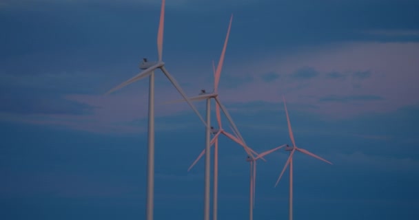 Turbine Eoliche Bianche Ruotano Dal Vento Energia Eolica Una Fonte — Video Stock