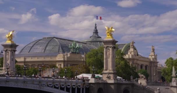 Мост Александра Париже Большой Дворец Заднем Плане Париж Франция Timelapse — стоковое видео