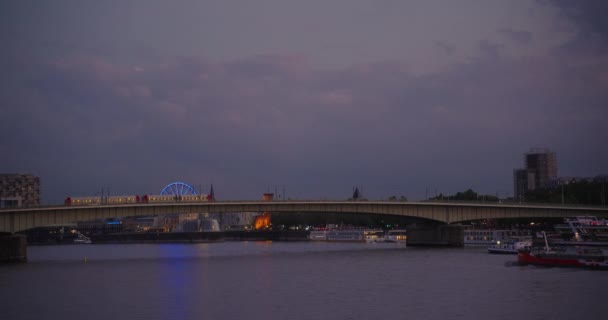 Ustalam Widok Miasto Zachód Słońca Katedrze Kolonii Renem Mostem Hohenzollern — Wideo stockowe