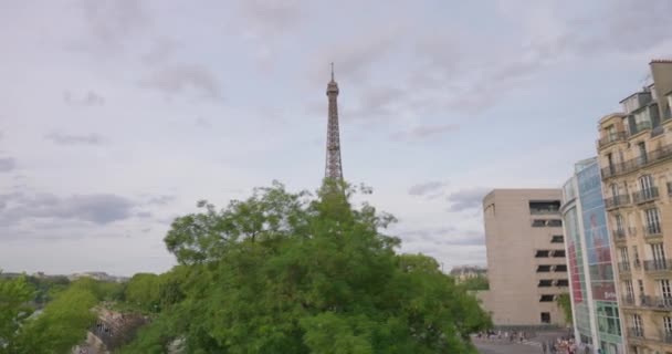 Francja Paryż Tour Eiffel Pochmurny Letni Dzień Pont Diena Bir — Wideo stockowe
