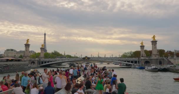 Franciaország Párizs 2023 Augusztus Bateau Turistahajó Párizsi Szajna Folyón Cirkáló — Stock videók