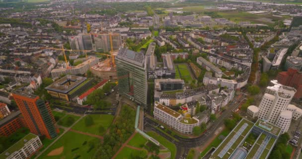 Flygdrönare Bilder Düsseldorf Stad Byggnader Och Stadsgator Vid Solnedgången — Stockvideo