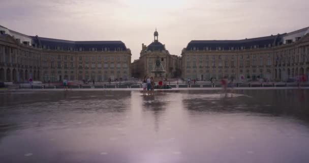 Водное Зеркало Бордо Площадь Дворец Бурс Зеркало Deau Франции Древние — стоковое видео