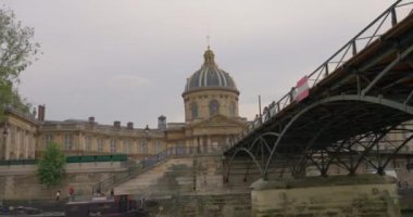 Institut de France, Fransa 'nın Paris şehrinde önemli bir turistik yer..
