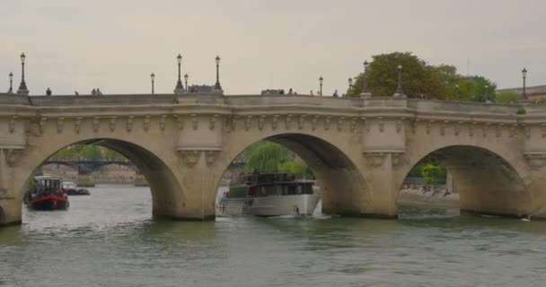 Centrum Turystyczne Paryża Pobliżu Sekwany Francuskie Miasto Latem Stolica Francji — Wideo stockowe
