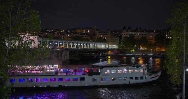 Bateau Croisière Touristique Illuminé Par Des Lumières Promène Long Foin — Video