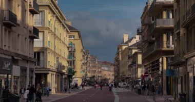 Rouen, Fransa, 25 Ağustos 2023: Fransa 'da geleneksel ortaçağ şehri. Ortaçağ evleri ve Rouen, Normandiya, Fransa 'daki cepheleri.