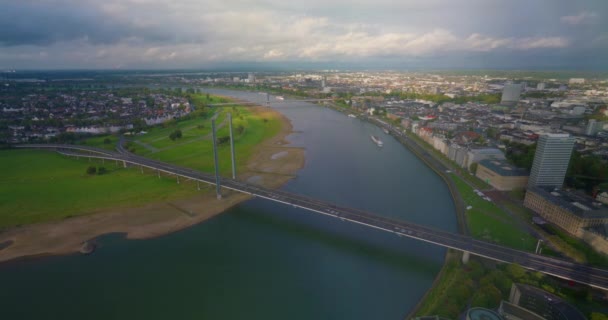 Dusseldorf Widok Lotu Ptaka Miasto Niemczech Panorama Mostem Nad Renem — Wideo stockowe