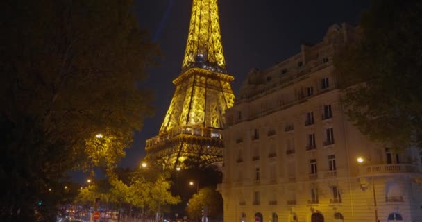 Paříž Francie Eiffelovka Večerních Hodinách Podsvícením Eiffelovka Rozsvícenými Světly — Stock video