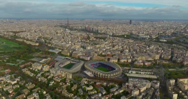 法国巴黎皇家橄榄球队的主场巴黎圣日尔曼和斯塔德 布恩的王子公园体育场的空中景观 2024年夏季奥运会 — 图库视频影像