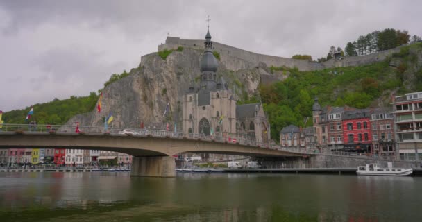 Dinant Belgien Autos Fahren Über Die Brücke Charles Gaulle Dinant — Stockvideo