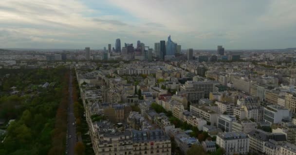 Ustalam Ujęcie Nowoczesnego Starożytnego Paryża Magnes Turystyczny Dla Turystów Całego — Wideo stockowe