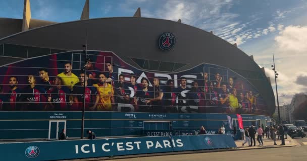 在巴黎市中心拍摄现代体育场的照片 主办世界级足球比赛的体育设施的空中景观 法国最好的体育场足球迷的旅游磁铁 — 图库视频影像