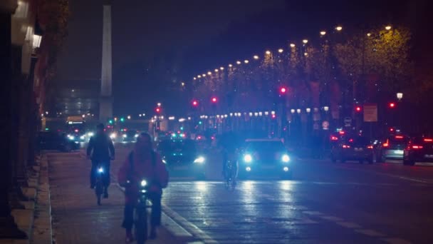 Paryż Francja Grudnia 2023 Grupa Rowerzystów Jeżdżąca Ulicami Zwiedzająca Miejską — Wideo stockowe