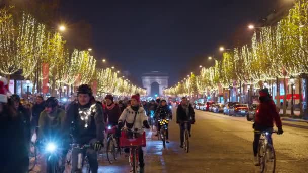 Paris France Décembre 2023 Groupe Cyclistes Dans Les Rues Paysages — Video
