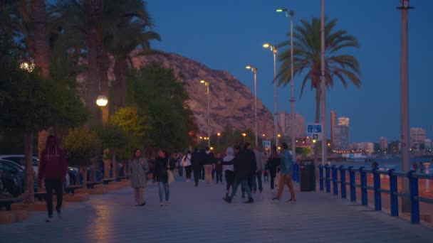 Alicante Spanien Dezember 2023 Menschen Spazieren Abends Der Stadt Alicante — Stockvideo