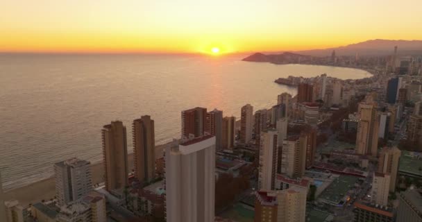 Benidorm 스카이라인 마천루 호텔과 리조트 Benidorm 해안선의 전망을 설정합니다 스페인의 — 비디오
