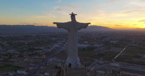 Vista Aérea Que Sale Una Estatua Jesucristo Atardecer Cristo Monteagudo — Vídeos de Stock