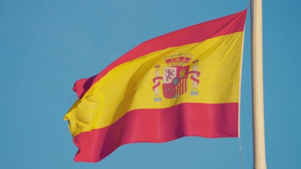 Bandera España Ondeando Viento Fondo Del Cielo Moción Lenta — Vídeos de Stock