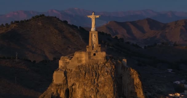 Luftaufnahme Einer Statue Von Jesus Christus Bei Sonnenuntergang Cristo Monteagudo — Stockvideo