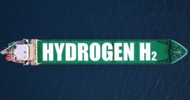 Mavi okyanusta büyük yeşil bir gemi önemli bir yük taşıyor. Tanker hidrojen enerjisi kullanır. Kargo taşımacılığı için yenilenebilir enerji. Okyanustaki temiz enerji.