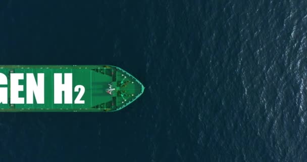 Ένα Μεγάλο Πράσινο Πλοίο Στον Γαλάζιο Ωκεανό Μεταφέρει Σημαντικό Φορτίο — Αρχείο Βίντεο