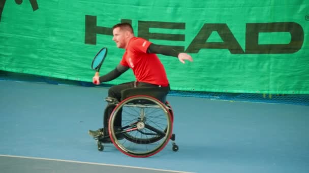 Francja Joigny Stycznia 2024 Niepełnosprawny Wózku Inwalidzkim Grający Tenisa Korcie — Wideo stockowe