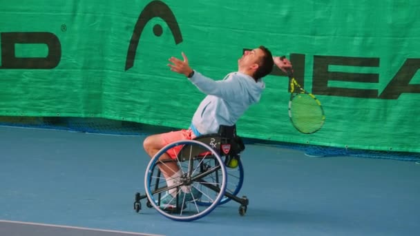 França Joigny Janeiro 2024 Homem Com Deficiência Cadeira Rodas Jogando — Vídeo de Stock