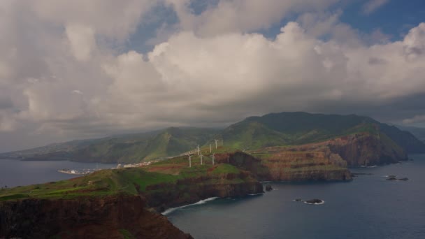 Mulini Vento Vicino Canical Madeira Portogallo Turbine Eoliche Sul Bordo — Video Stock