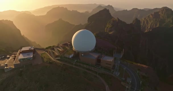 Fantastiche Riprese Aeree Orbita Sopra Radar Militare Tramonto Situato Pico — Video Stock