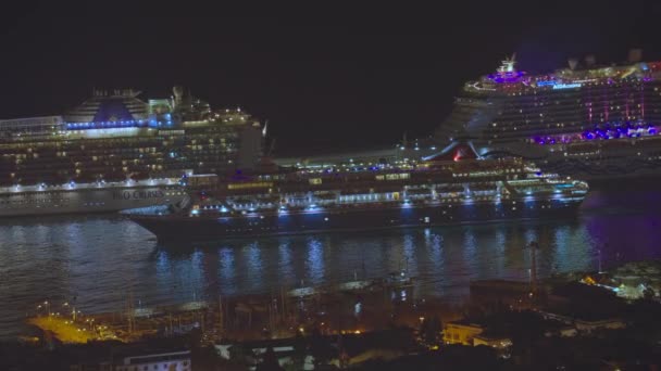 Die Nächtliche Luftaufnahme Des Hafens Von Funchal Kreuzfahrt Passagierschiffe Mit — Stockvideo
