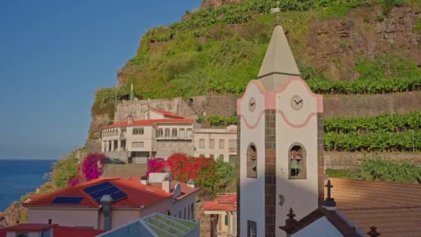 Malutkie Malownicze Miasteczko Turystyczne Nad Brzegiem Oceanu Atlantyckiego Miasta Ponta — Wideo stockowe