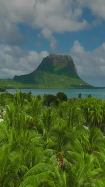 Letecký Pohled Luxusní Tropické Pláže Živé Útesy Vodní Oblohy Hory — Stock video