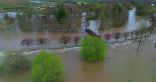 对法国洪水的空中观察 Yonne河泛滥了自然灾害 水淹了法语区的一个城市 Chablis镇被洪水淹没了法国春天的洪水 — 图库视频影像