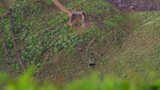 Provazník Ostrově Madeira Snáší Lidi Vysokého Útesu Neuvěřitelným Výhledem Shora — Stock video