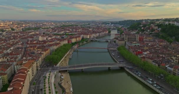 Lyon Tarihi Şehir Merkezinde Hava Araçlarının Video Görüntüleri Var Sıcak — Stok video