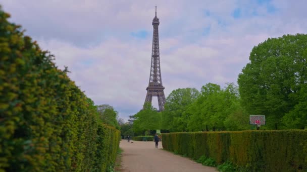 Французька Пам Ятка Центральному Районі Парижа Відремонтована Ейфелева Вежа 2024 — стокове відео
