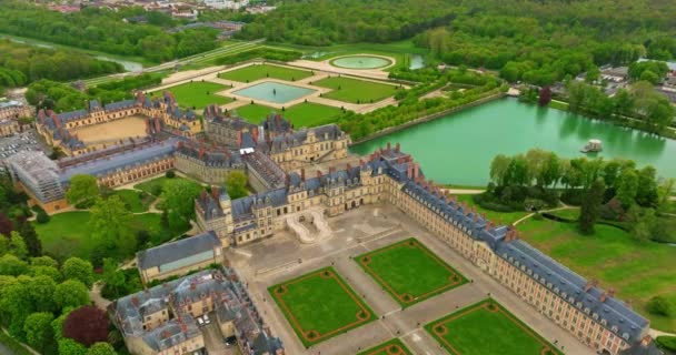 Letecký Pohled Středověký Památkový Královský Hrad Fontainebleau Přilehlý Park Jezerem — Stock video