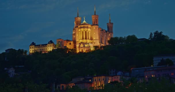Aerial Shot Night Time Illuminated Basilica Notre Dame Fourviere Lyon — ストック動画