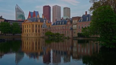 Gün batımında Den Haag ve Binnenhof, Zuid-Holland, Parlamento Evleri Hollanda.