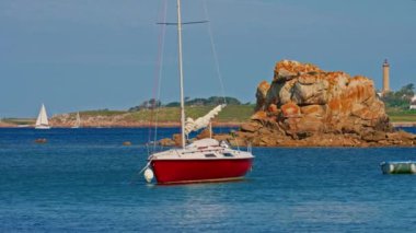 Yat Finistere, Brittany, Fransa körfezinde demirli..