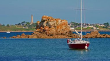 Yat Finistere, Brittany, Fransa körfezinde demirli..