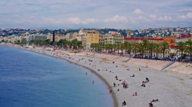 Nice 'in, Cote dAzur' un, Fransa 'nın, güzel şehrin ve lüks Fransız Rivierası' nın havadan görünüşü. Zaman Uygulaması.