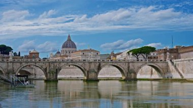 St. Peters Bazilikası, Sant Angelo Köprüsü, Vatikan, Roma, İtalya.