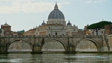 St. Peters Bazilikası, Sant Angelo Köprüsü, Vatikan, Roma, İtalya.