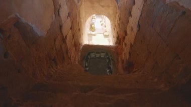 Roma Kolezyumu 'nun kalıntıları. Kolezyumun içeriden görünüşü. Roma, İtalya.